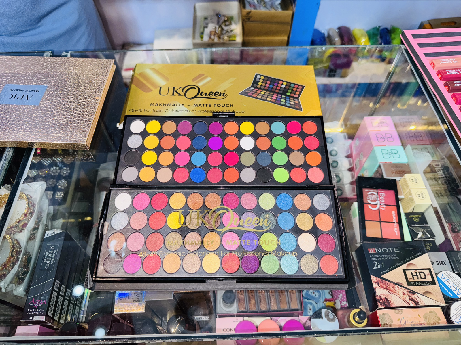 Eye shadow kit